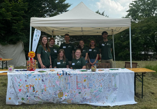 Die Fachschaft Grundschullehramt beim Sommerfest 2024 der TU Dortmund.